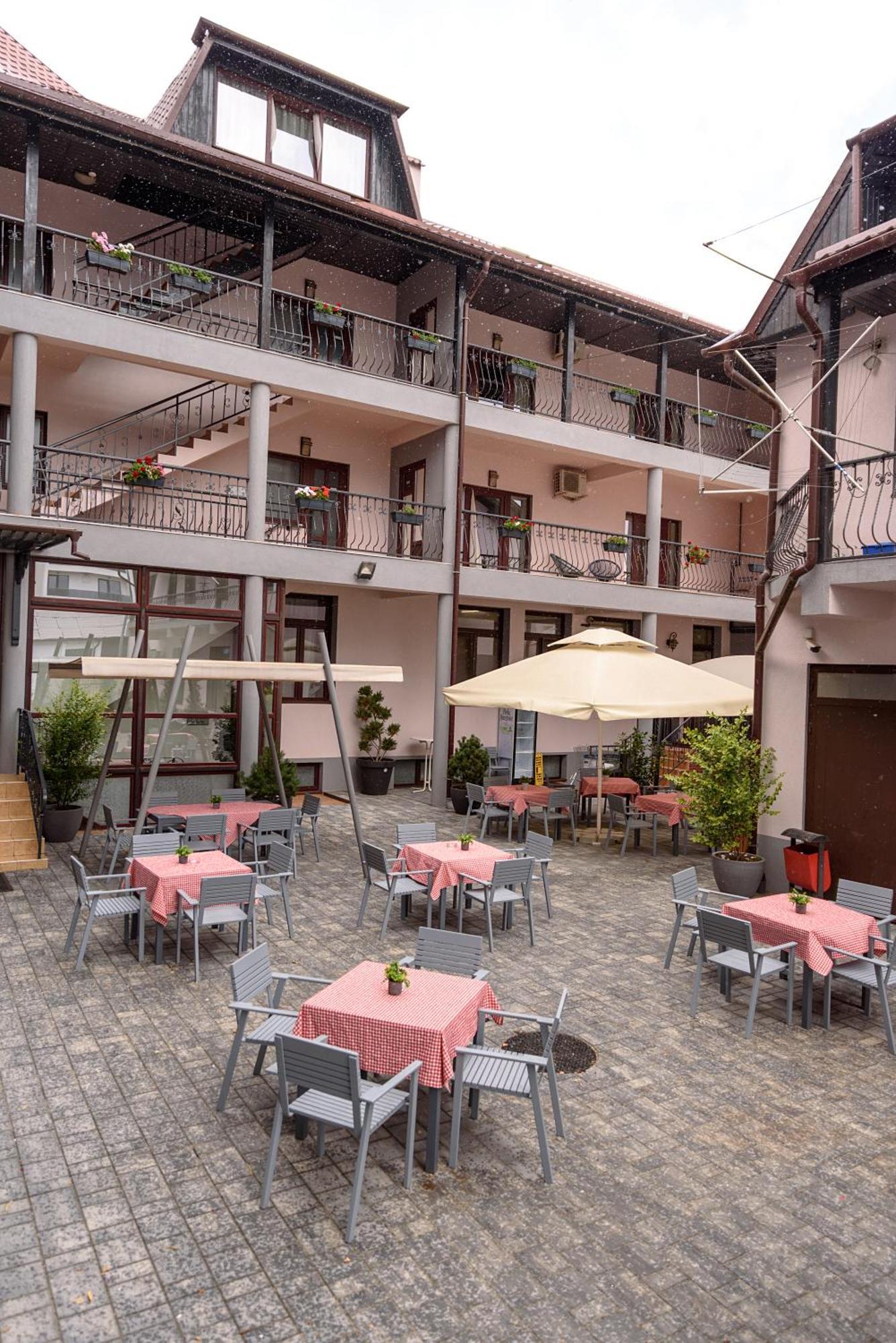 Hotel Stefani Sibiu Extérieur photo